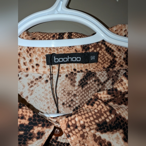 NWOT-Boohoo long sleeve collard shirt - Picture 2 of 4